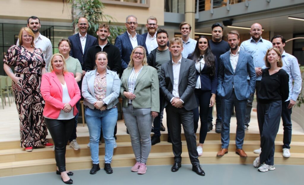 From right below to left top: Yvette Mulder, Jan van Noordenne, Carmel Abreu, Roel De Weerd, Ferrence Rosier, Serena Leeuwrik, Danique Kok, Linda Sluijk-Blokker, Bea Smid, Adrian Fuertes, Sandra Vermaas, Ernst Frese, Ger Groenwold, Robert Rosier, Patrick Teunizen, Stijn Bolhuis, Milan Omidvar, Roy van De Nieuwenhof, Philip Vaneman Missing on the picture: Duncan Meeuwes, Helena Azevedo, Sergei Veira, Bop Mulder, Dexter Propsma & Tallat Ozkaya.